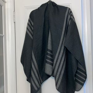 Women’s Poncho (Gray)